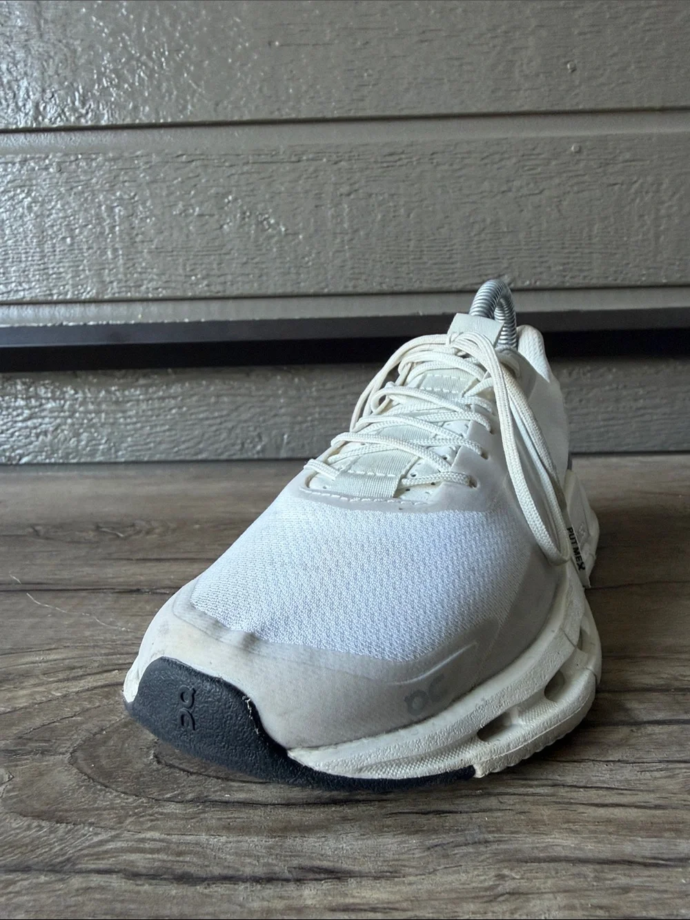 ON Cloudflow Women’s  White Cloudtec Running Shoes  Size W 6.5